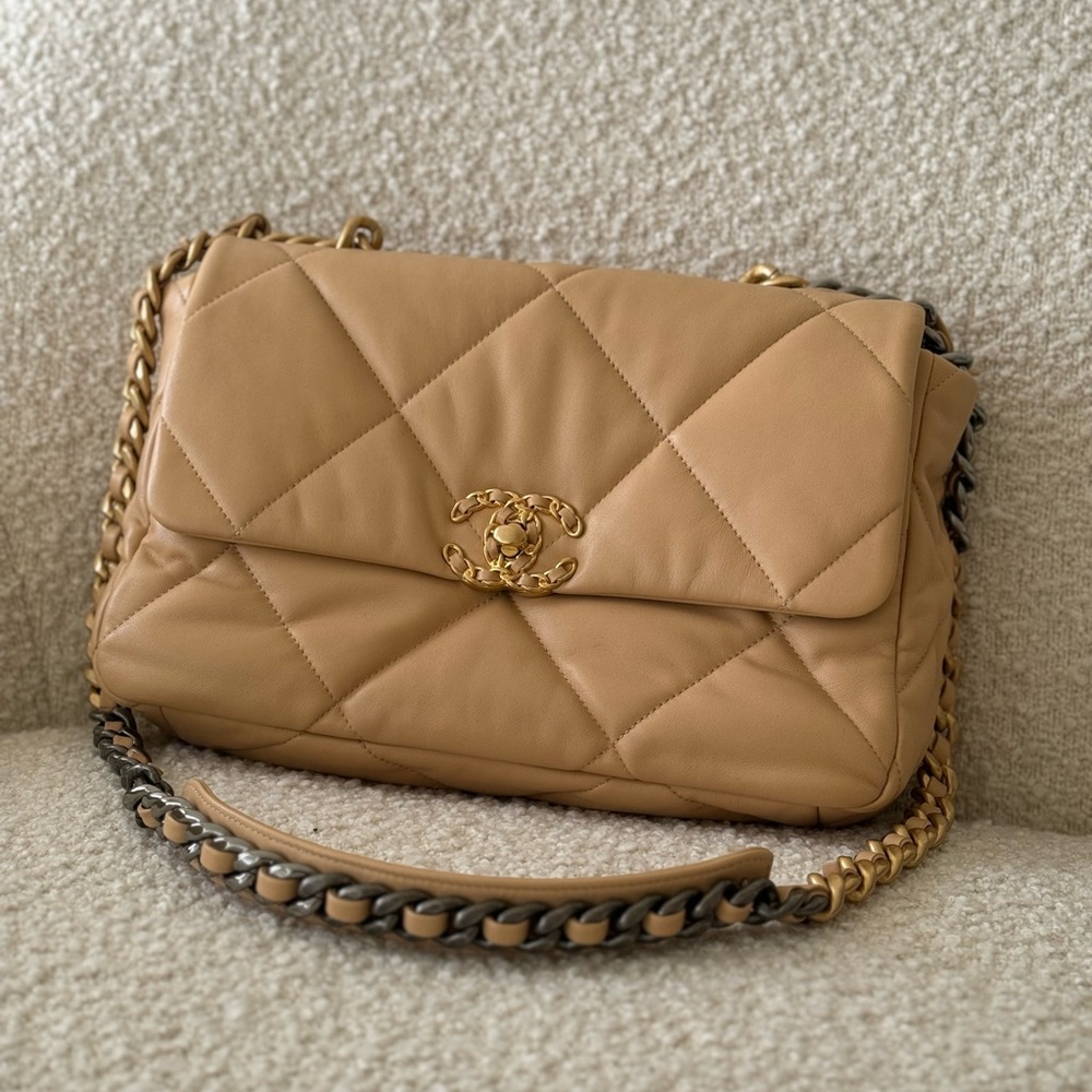 Chanel 19 Large, Beige Lambskin With Gold Hardware